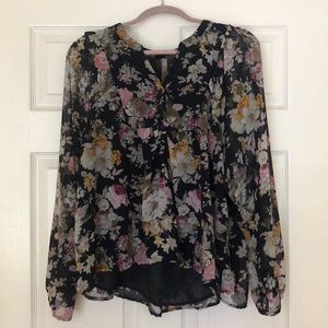 Flowy lightweight floral top, medium